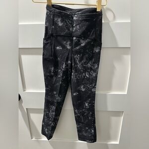 Lululemon size 0 marble like print 21 inch crop leggings